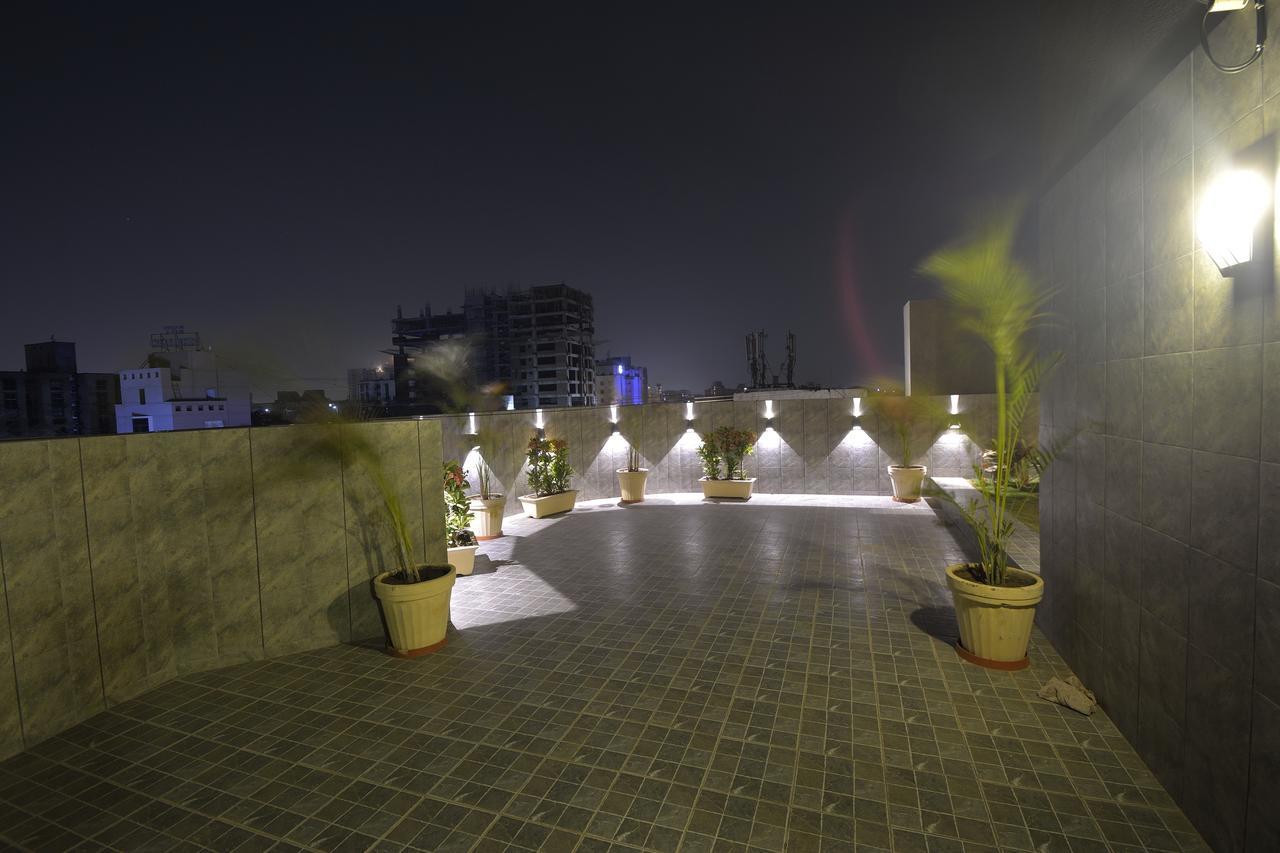 Urbane The Hotel Ahmedabad Exterior foto